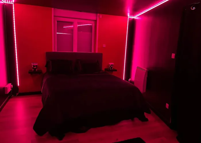 Love hotel Cy L'unique Instant