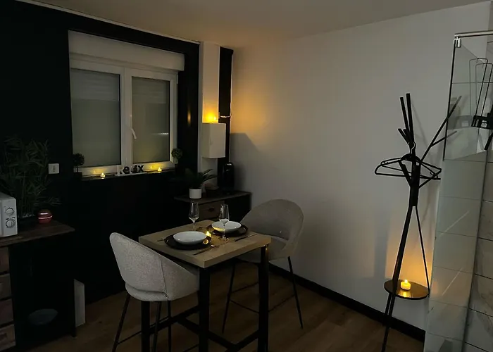 Cy L'unique Instant Motel para Casais Wingles